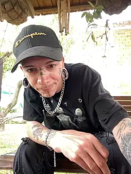 Snapshot of Seebohm1111 chatting on December 21, 3:53 pm Seebohm1111 online show from December 21, 3:53 pm