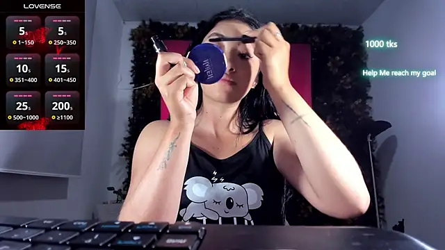 Snapshot of emily_palmeer chatting on July 21, 10:17 am emily palmeer online show from July 21, 10:17 am