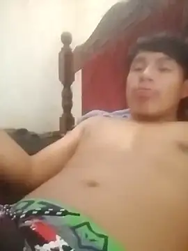 Snapshot of Huebolocko chatting on October 18, 5:35 pm Huebolocko online show from October 18, 5:35 pm