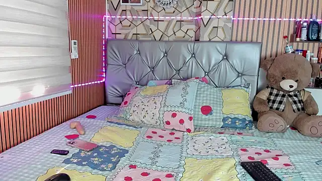 Snapshot of charlotteone chatting on June 2, 1:13 pm charlotteone online show from June 2, 1:13 pm