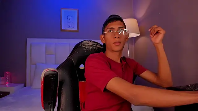 Nick Collins18 online show from April 21, 9:50 pm