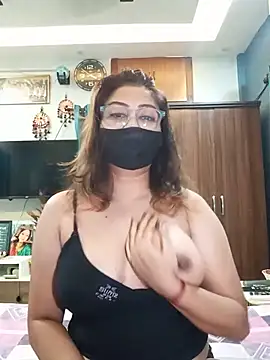 Snapshot of Cute-mona chatting on July 6, 10:23 am Cute-mona online show from July 6, 10:23 am