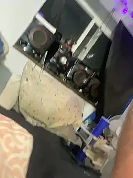 Cutebitchxh online show from April 12, 5:23 am