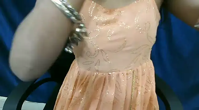 Snapshot of cutie-pie8 chatting on December 3, 8:39 pm cutie-pie8 online show from December 3, 8:39 pm