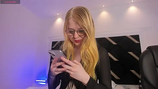 Snapshot of Alexa_Handler chatting on July 26, 7:43 pm Alexa Handler online show from July 26, 7:43 pm