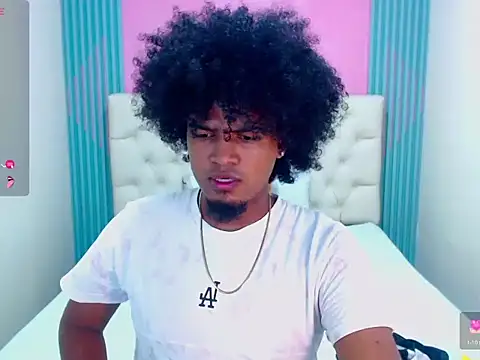 Snapshot of JaicobRuneer chatting on October 2, 10:39 pm JaicobRuneer online show from October 2, 10:39 pm