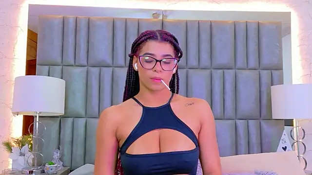 Snapshot of TiaraRosse chatting on June 20, 4:10 pm TiaraRosse online show from June 20, 4:10 pm