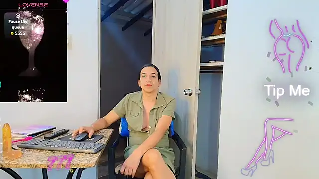 Snapshot of Oh_Tique chatting on June 19, 6:01 pm Oh Tique online show from June 19, 6:01 pm