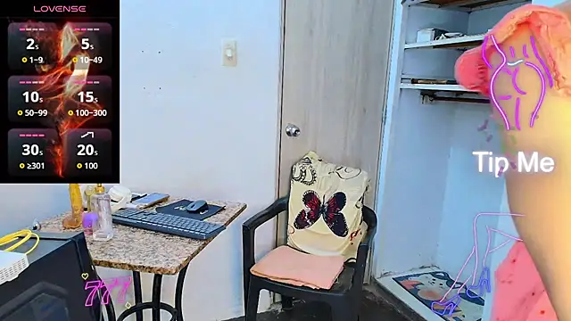 Snapshot of Oh_Tique chatting on July 10, 12:26 am Oh Tique online show from July 10, 12:26 am