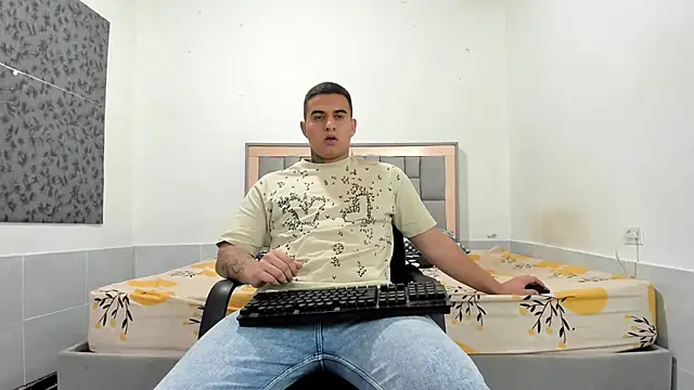 simookeler online show from February 5, 10:36 pm