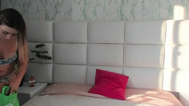 MIA  SAENZ online show from January 9, 11:36 am