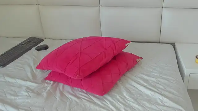 MIA  SAENZ online show from February 22, 9:37 pm