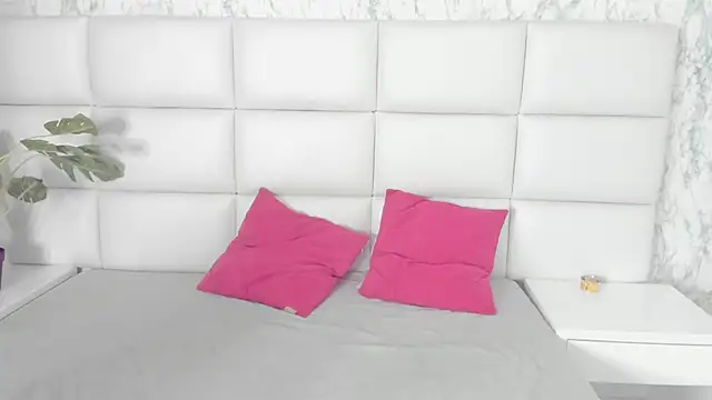 MIA  SAENZ online show from March 3, 12:27 pm