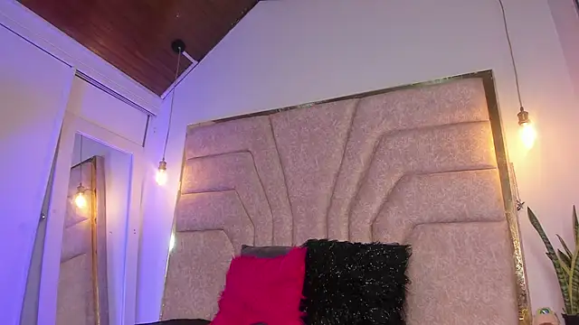 EmaJames25 online show from March 12, 6:58 pm