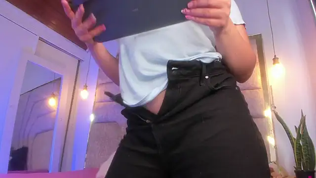 EmaJames25 online show from April 11, 7:07 pm