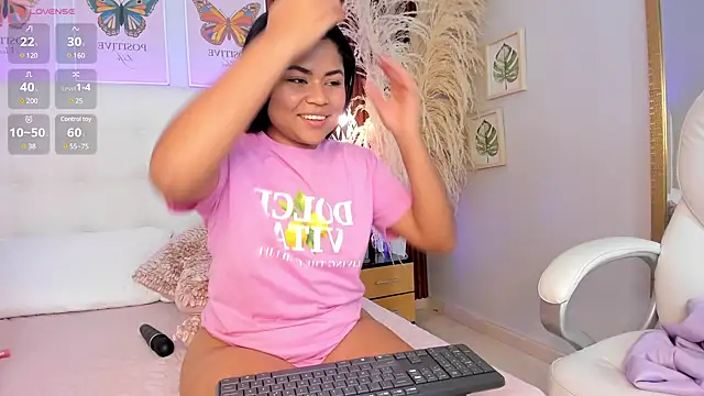 Snapshot of aashley_jones chatting on December 22, 9:11 am aashley jones online show from December 22, 9:11 am