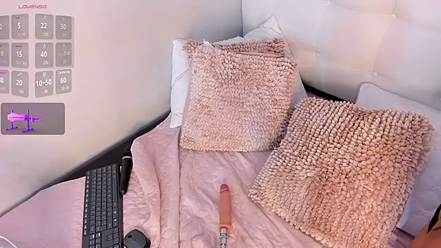 Snapshot of aashley_jones chatting on January 26, 5:45 am aashley jones online show from January 26, 5:45 am