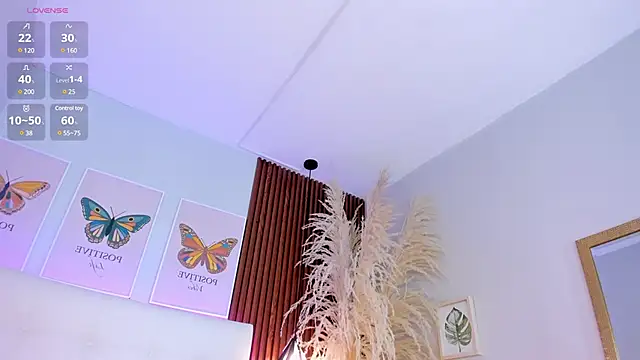 Snapshot of aashley_jones chatting on February 18, 5:09 am aashley jones online show from February 18, 5:09 am