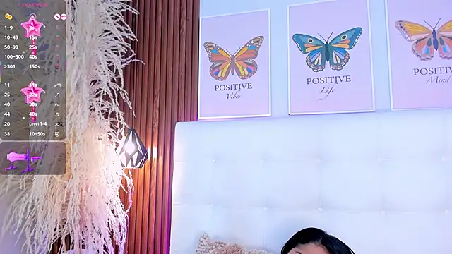 Snapshot of aashley_jones chatting on March 6, 5:57 am aashley jones online show from March 6, 5:57 am