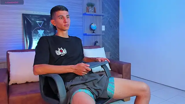 Aaron Scoot online show from January 6, 8:01 pm