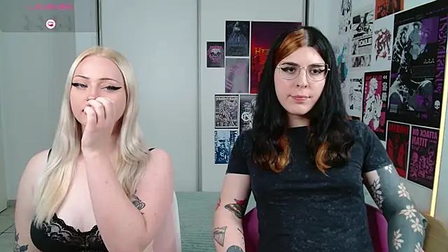 Snapshot of chloe_levine chatting on February 23, 6:38 pm chloe levine online show from February 23, 6:38 pm