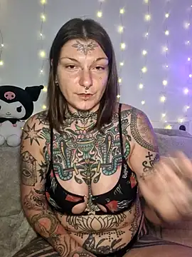 lizzardqueeen online show from February 7, 11:41 pm