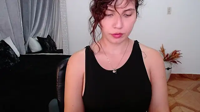 Snapshot of Sigrid- chatting on February 2, 12:19 am Sigrid- online show from February 2, 12:19 am