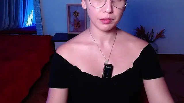 Snapshot of Sigrid- chatting on March 10, 3:45 am Sigrid- online show from March 10, 3:45 am