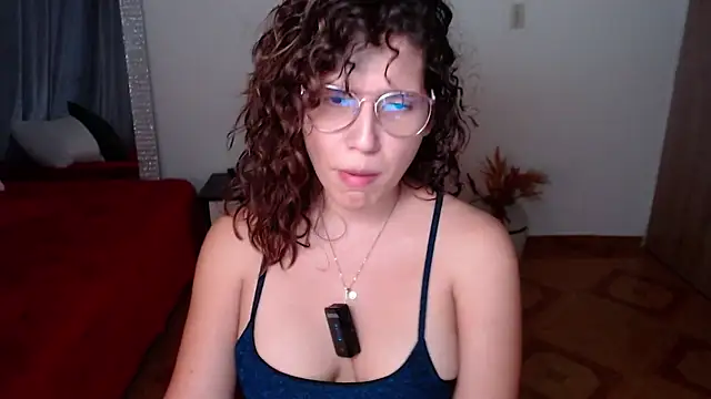 Snapshot of Sigrid- chatting on March 13, 11:27 pm Sigrid- online show from March 13, 11:27 pm