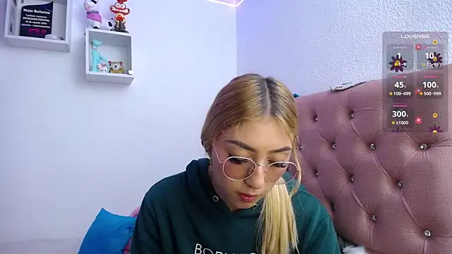 Snapshot of Soffy-brooks chatting on November 16, 4:29 am Soffy-brooks online show from November 16, 4:29 am