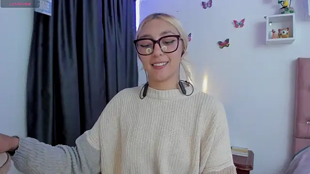 Snapshot of Soffy-brooks chatting on May 16, 10:36 am Soffy-brooks online show from May 16, 10:36 am