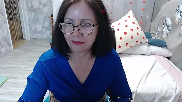 Snapshot of OlgaHottie chatting on June 1, 11:28 pm OlgaHottie online show from June 1, 11:28 pm