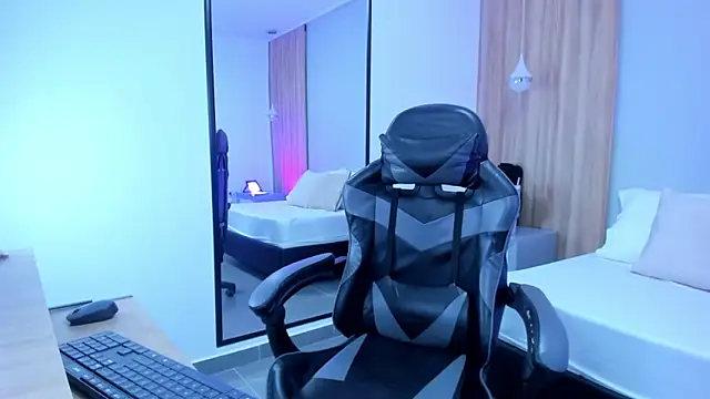 Snapshot of alma_fenix chatting on January 17, 12:32 pm alma fenix online show from January 17, 12:32 pm