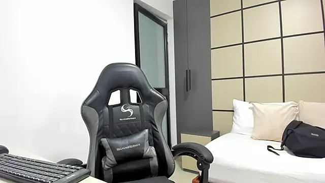 Snapshot of alma_fenix chatting on February 26, 12:37 pm alma fenix online show from February 26, 12:37 pm