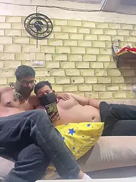 Snapshot of John_desihunk chatting on February 4, 9:52 pm John desihunk online show from February 4, 9:52 pm