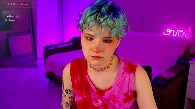 Snapshot of School_Love chatting on December 18, 1:12 pm School Love online show from December 18, 1:12 pm