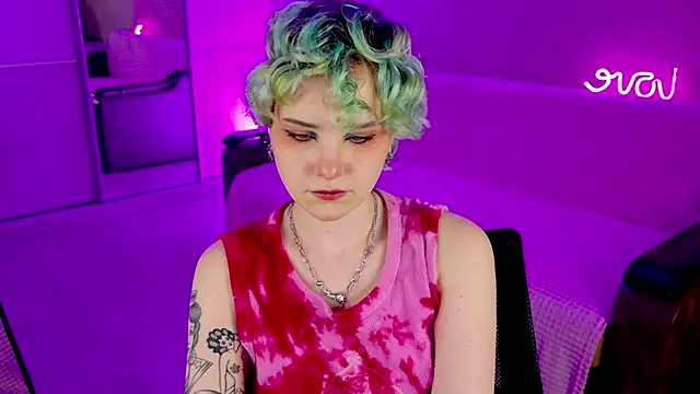 Snapshot of School_Love chatting on February 3, 1:19 pm School Love online show from February 3, 1:19 pm