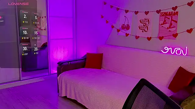 Snapshot of School_Love chatting on March 19, 1:07 pm School Love online show from March 19, 1:07 pm