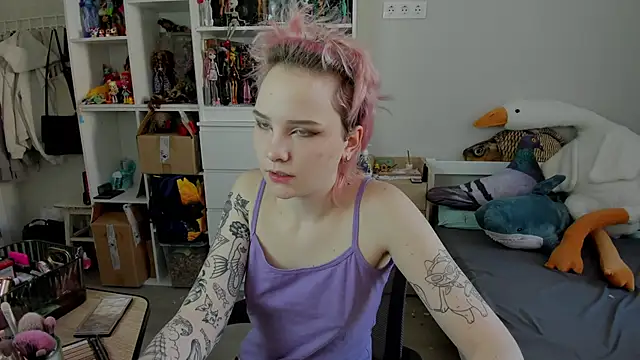 School Love online show from February 11, 7:02 am