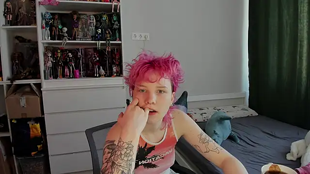 School Love online show from March 5, 7:15 am