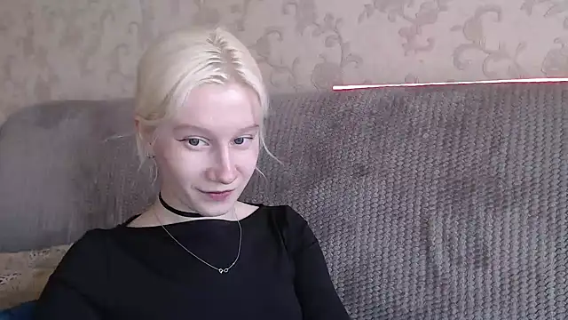 Snapshot of EnigmaSee chatting on May 3, 12:22 pm EnigmaSee online show from May 3, 12:22 pm