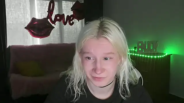 Snapshot of EnigmaSee chatting on May 20, 10:10 am EnigmaSee online show from May 20, 10:10 am