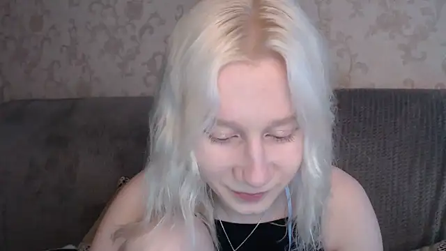 Snapshot of EnigmaSee chatting on June 7, 2:16 am EnigmaSee online show from June 7, 2:16 am