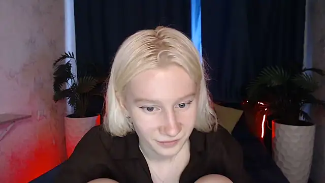 Snapshot of EnigmaSee chatting on June 12, 2:32 am EnigmaSee online show from June 12, 2:32 am