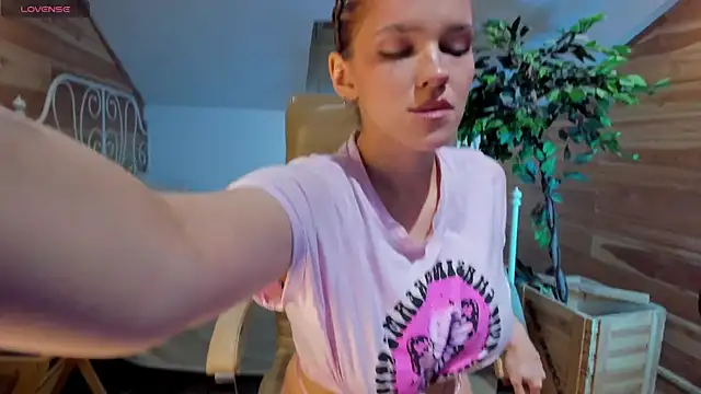 AdalynGlows online show from April 4, 11:18 am