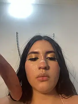 Snapshot of hally_berry____ chatting on January 19, 4:16 am hally berry online show from January 19, 4:16 am