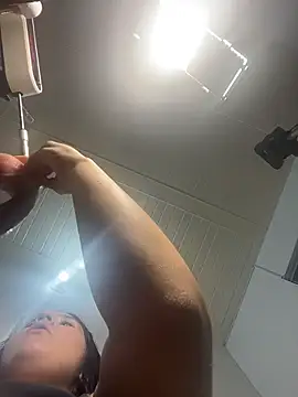 Snapshot of hally_berry____ chatting on February 14, 4:53 am hally berry online show from February 14, 4:53 am