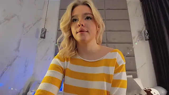 Snapshot of Anna_Robinson chatting on April 20, 1:08 am Anna Robinson online show from April 20, 1:08 am
