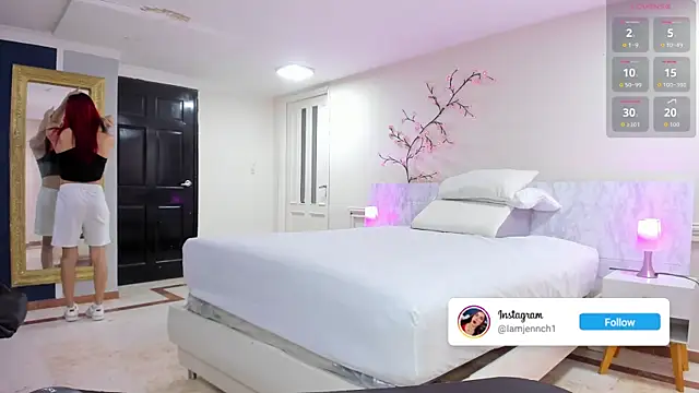 charolbruce 1 online show from April 2, 11:52 am