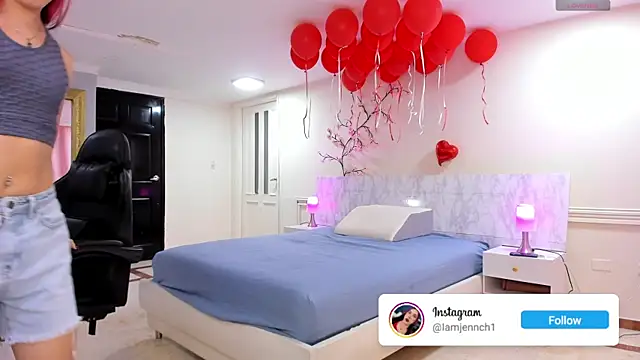Snapshot of charolbruce_1 chatting on June 2, 12:07 pm charolbruce 1 online show from June 2, 12:07 pm